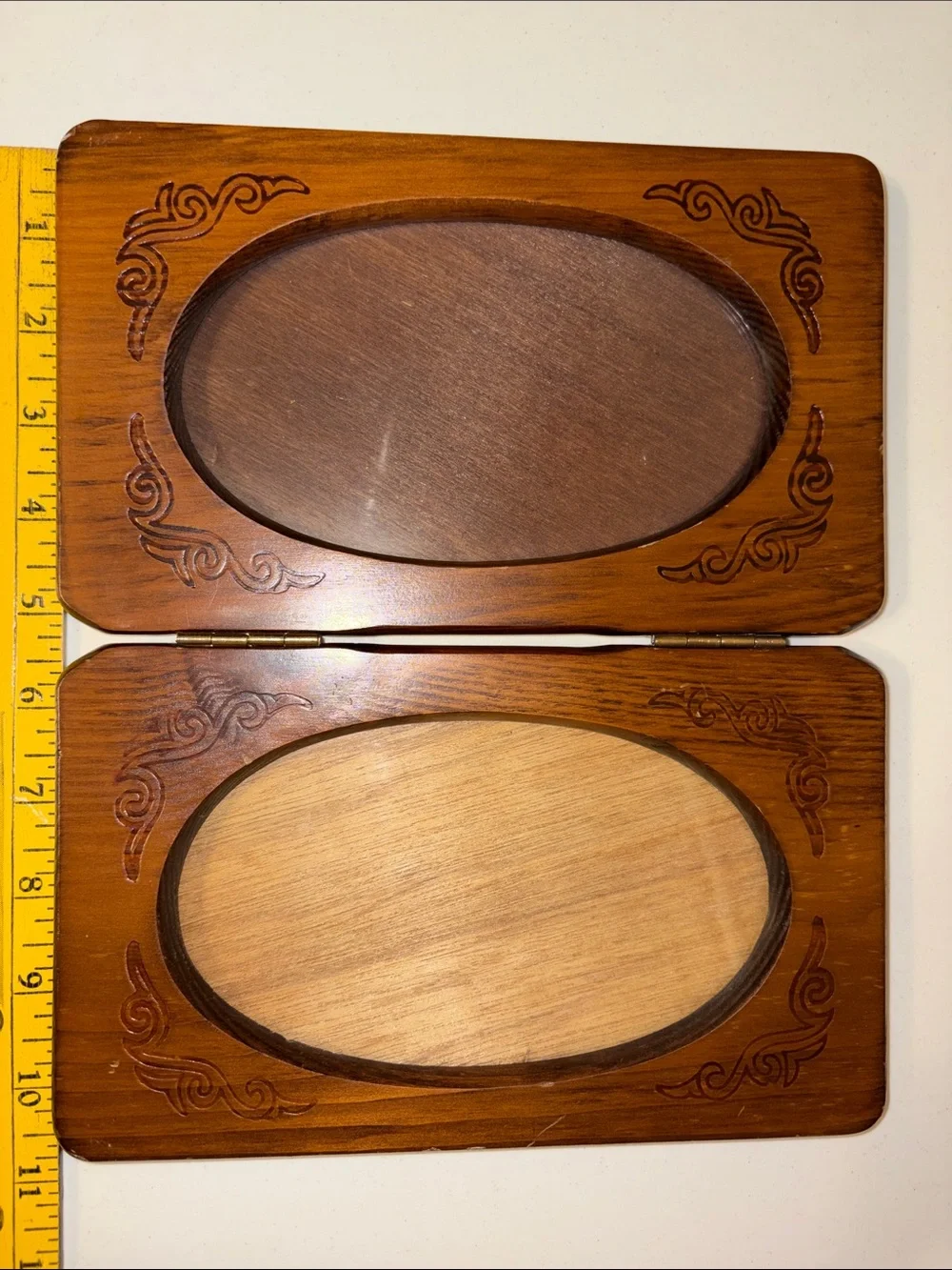 Vintage 80’s dark wood bi-fold Oval opening Frame corner scrollwork brass hinges